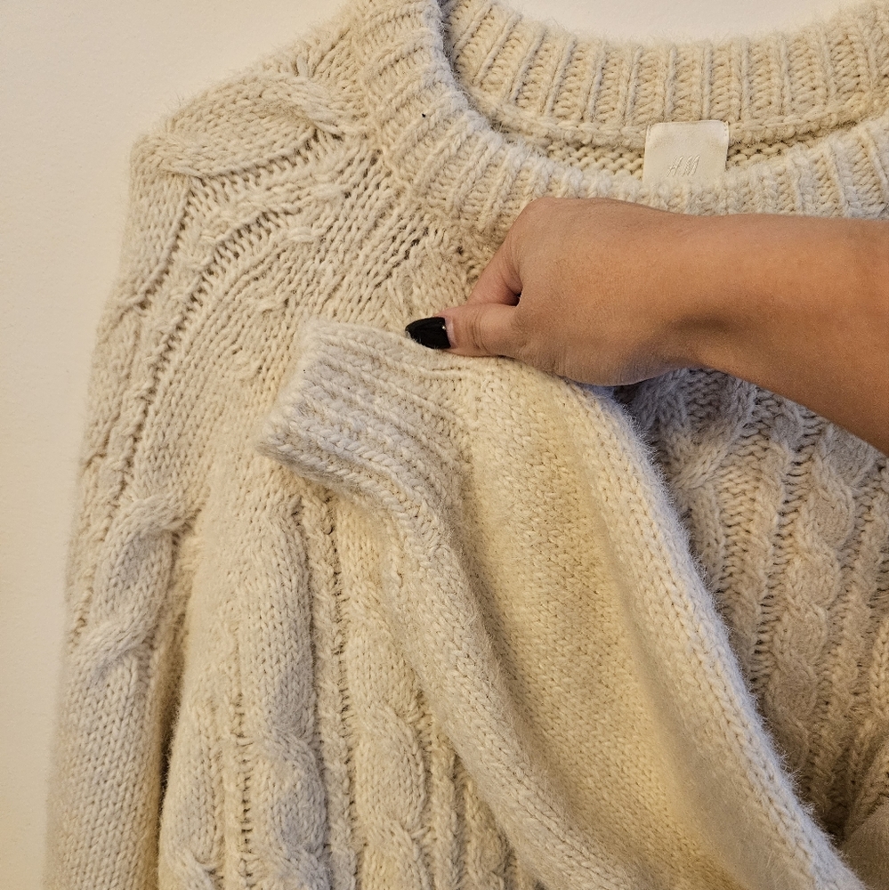 SOLD 50% off ⭐️ H&M Soft Cableknit Sweater Size Medium - Picture 4 of 5
